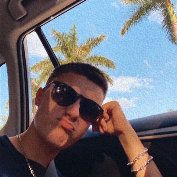 Meet your Posher, Diana - Picture 1 of 1